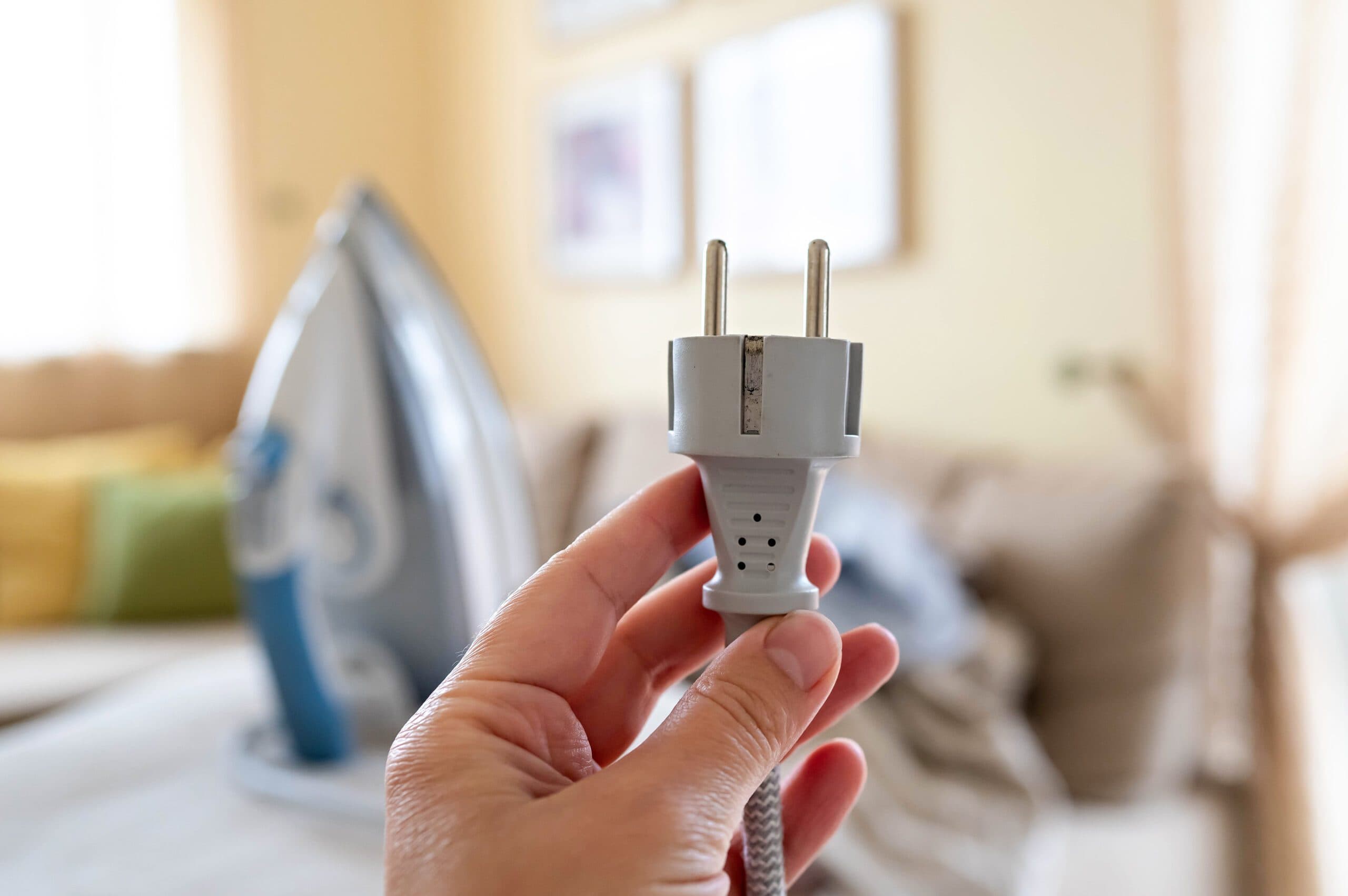 Tipps für den sicheren Umgang mit Strom im Haushalt – was jeder wissen sollte